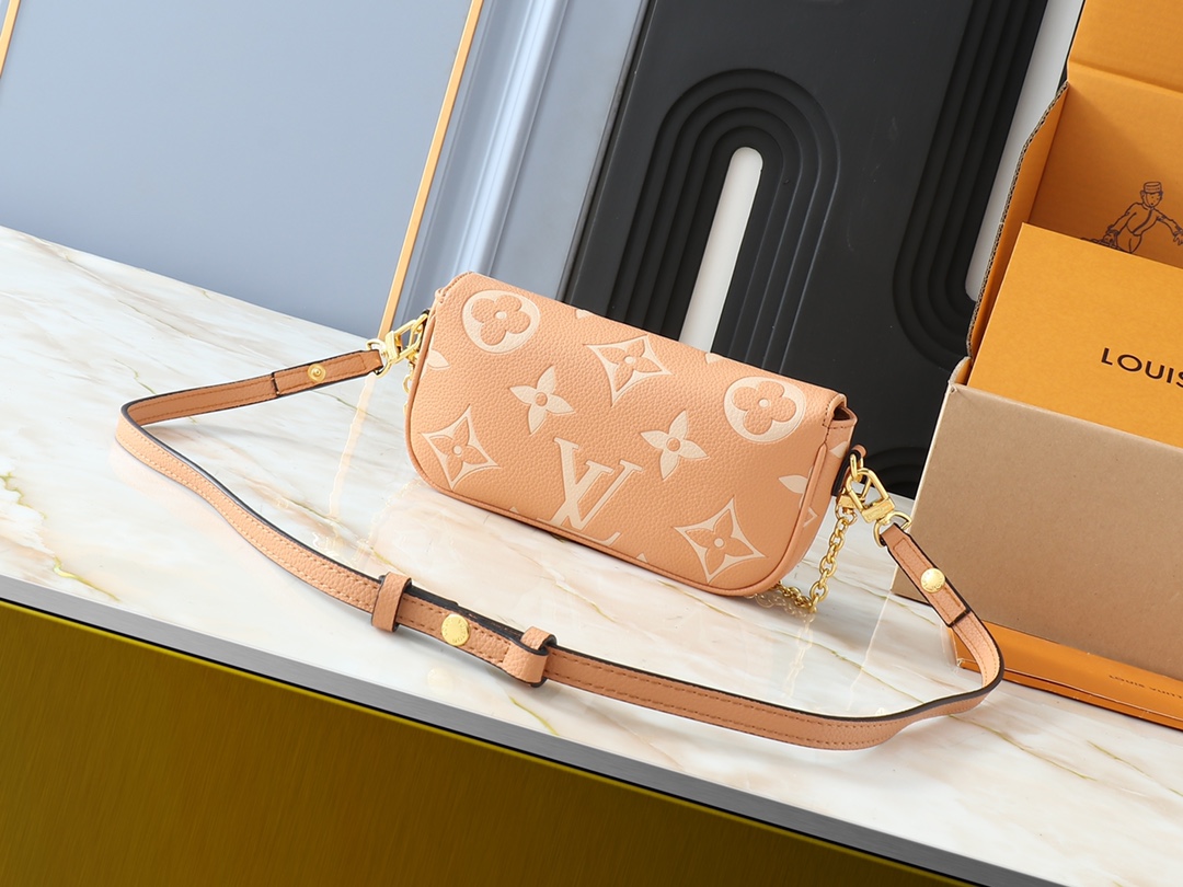 Designer Monogram Wallet On Chain Ivy Arizona / Creme Monogram Empreint Leather Bag - Gorchic - $102.99