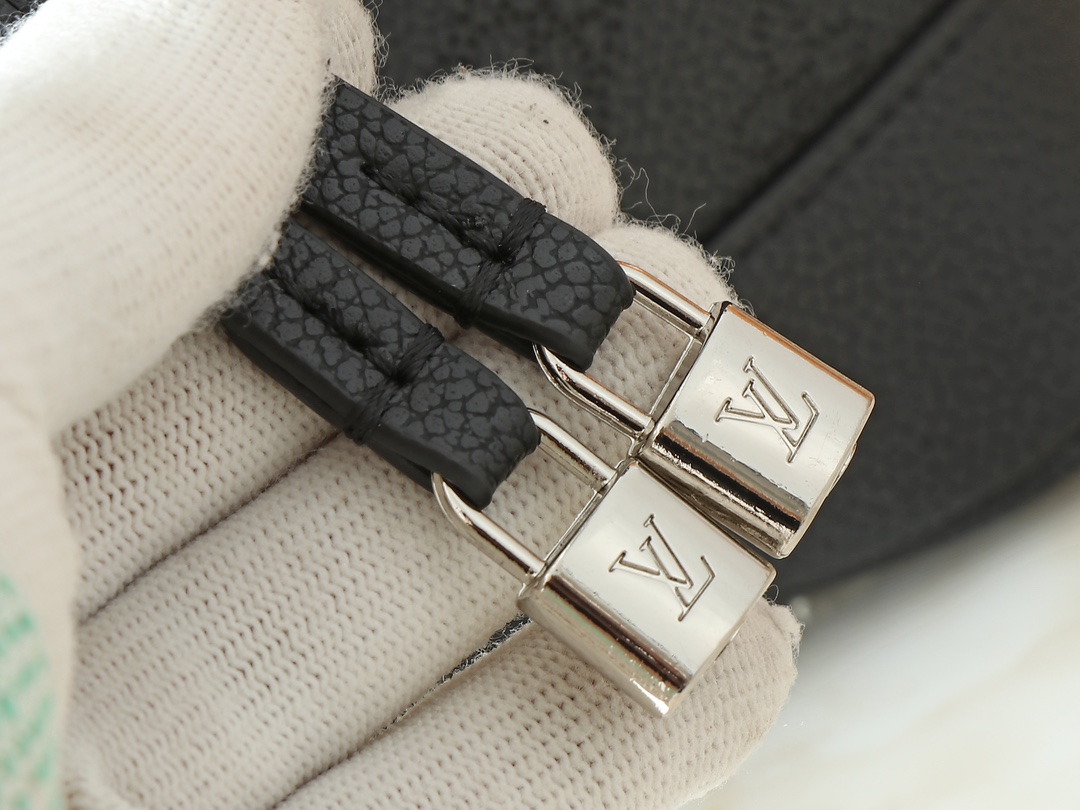 Designer Monogram Flore Black Bag - Gorchic - $137.99