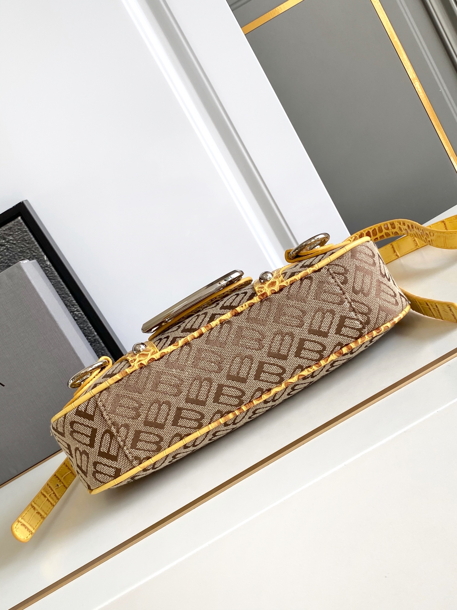 Hourglass iconic Essex small shoulder bag Gold Jacquard - Bag - Gorchic - $149.99