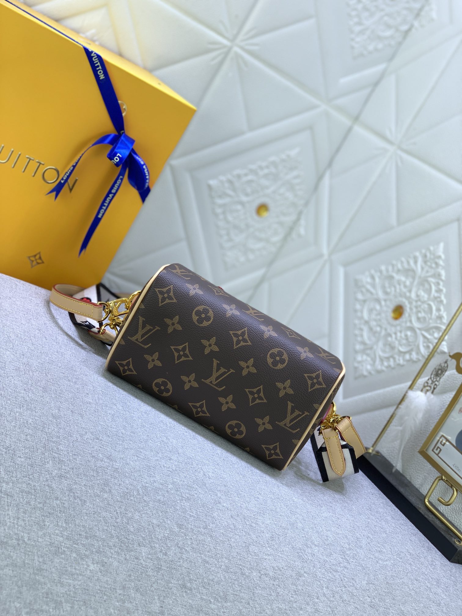 Designer Monogram Speedy Bandoulière 20 - Bag - Gorchic - $117.99