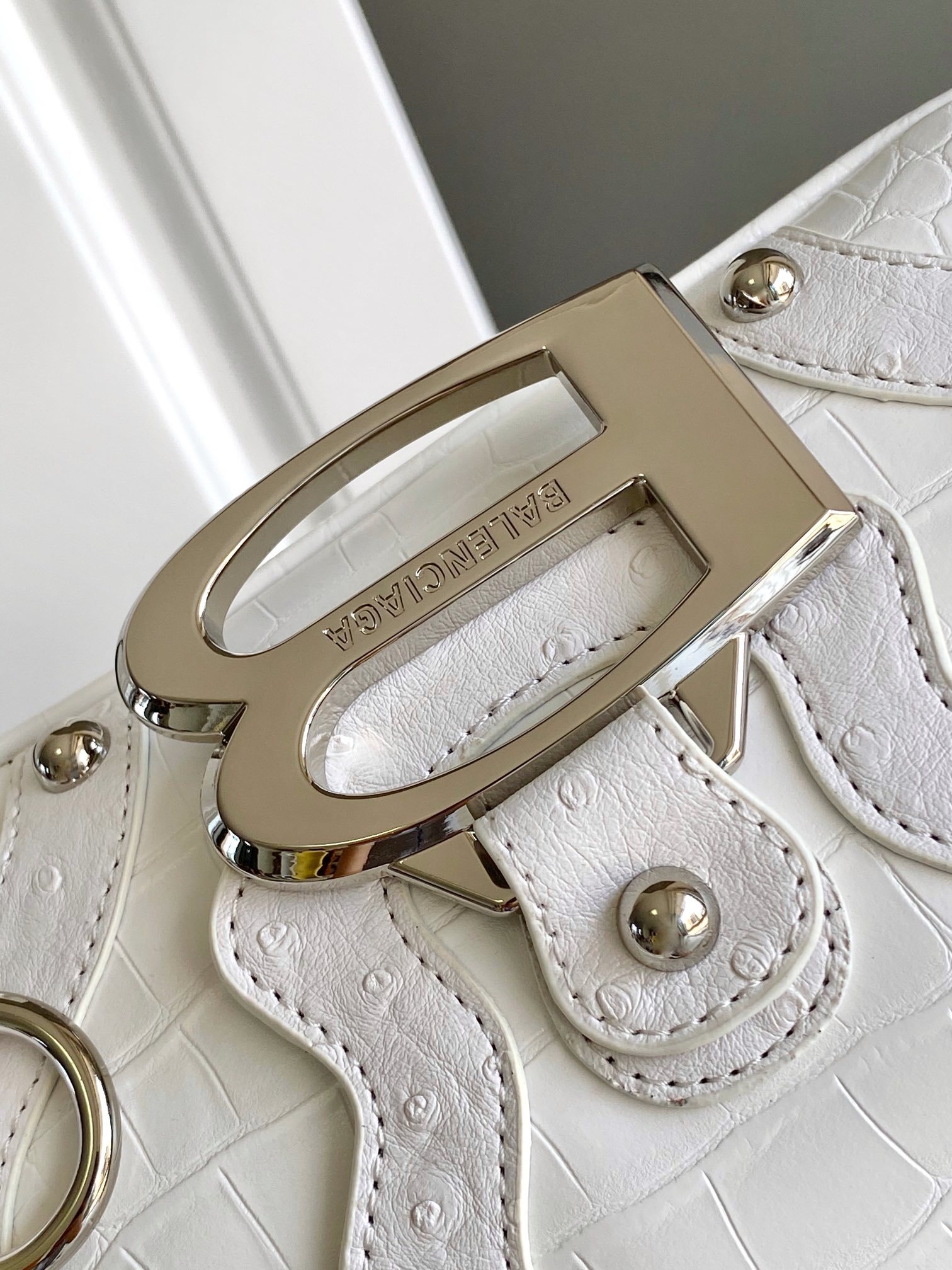 Hourglass iconic Essex small shoulder bag White Jacquard - Bag - Gorchic - $149.99