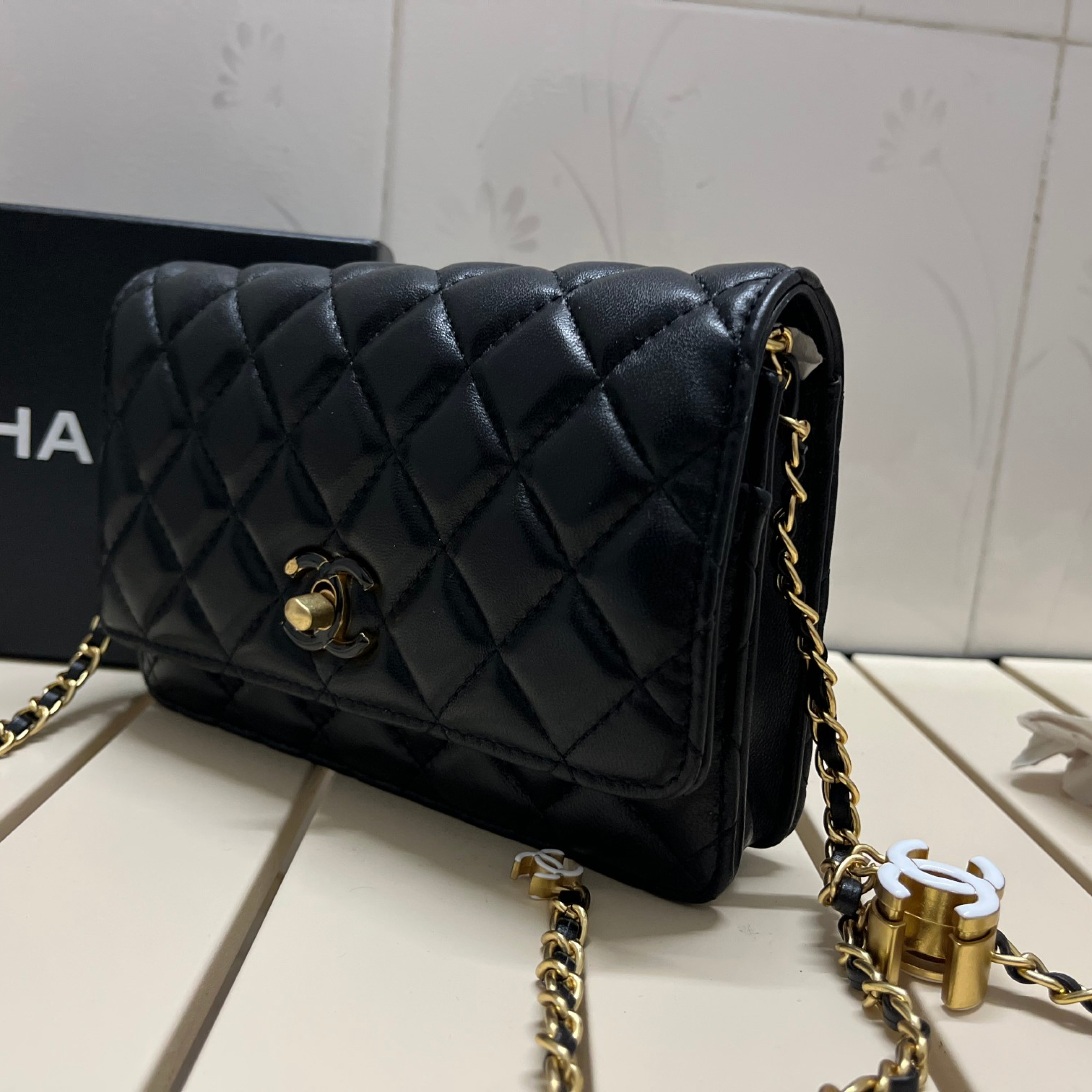 CC Inspired Pearl Crush Wallet On Chain-Black - Bag - Gorchic - $131.99