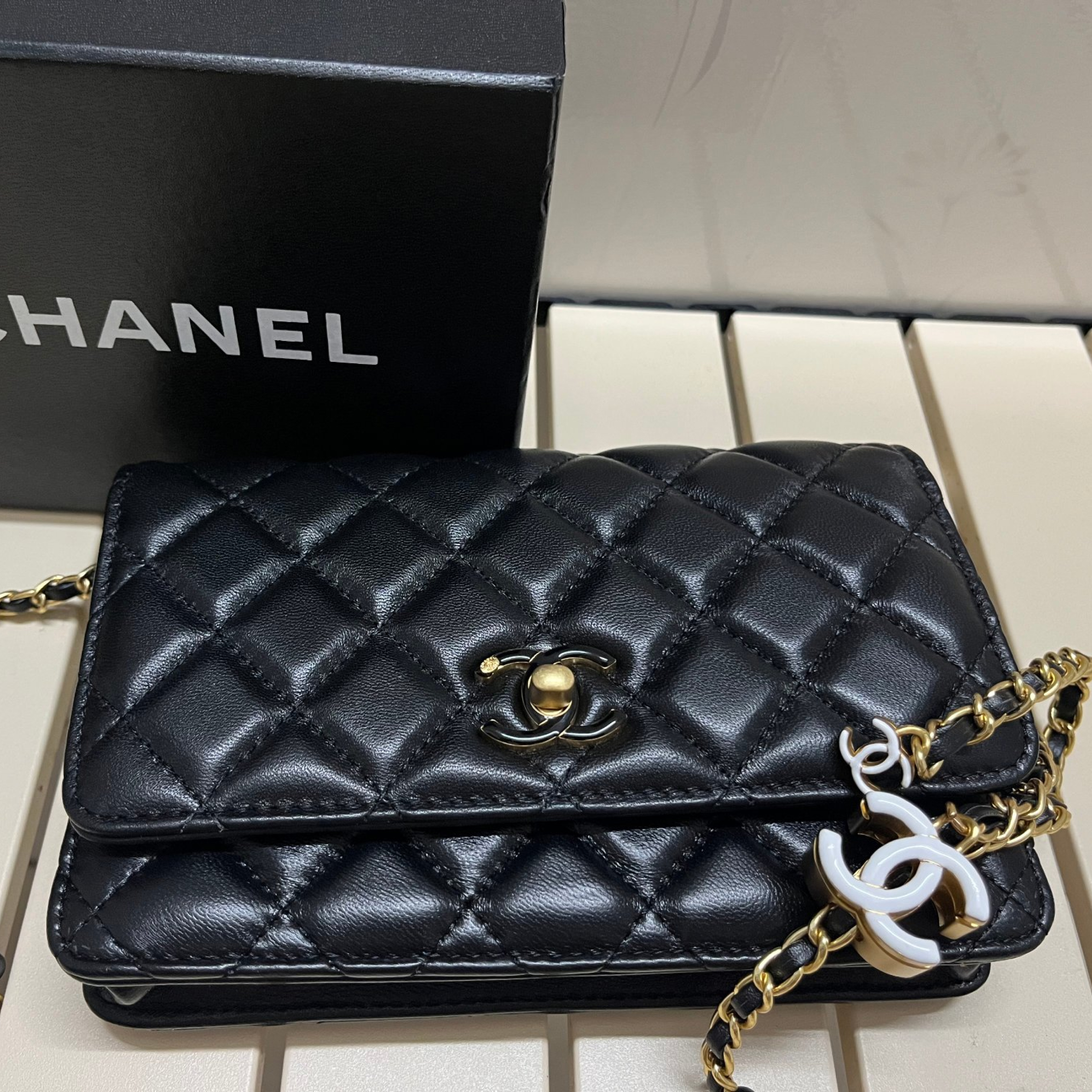 CC Inspired Pearl Crush Wallet On Chain-Black - Bag - Gorchic - $131.99