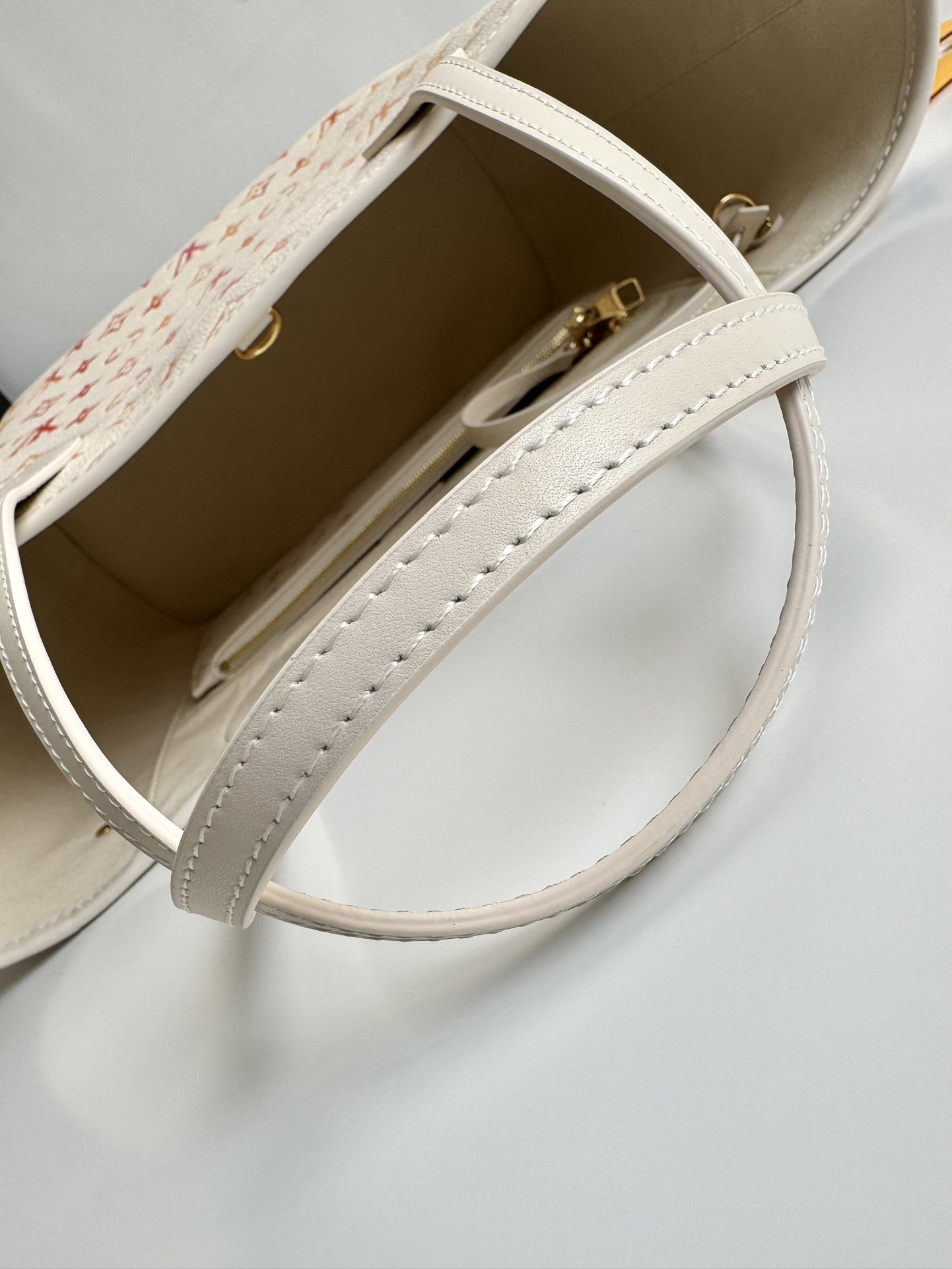 Designer Monogram Neverfull Gradient Red MM Shopper Bag - Gorchic - $124.99