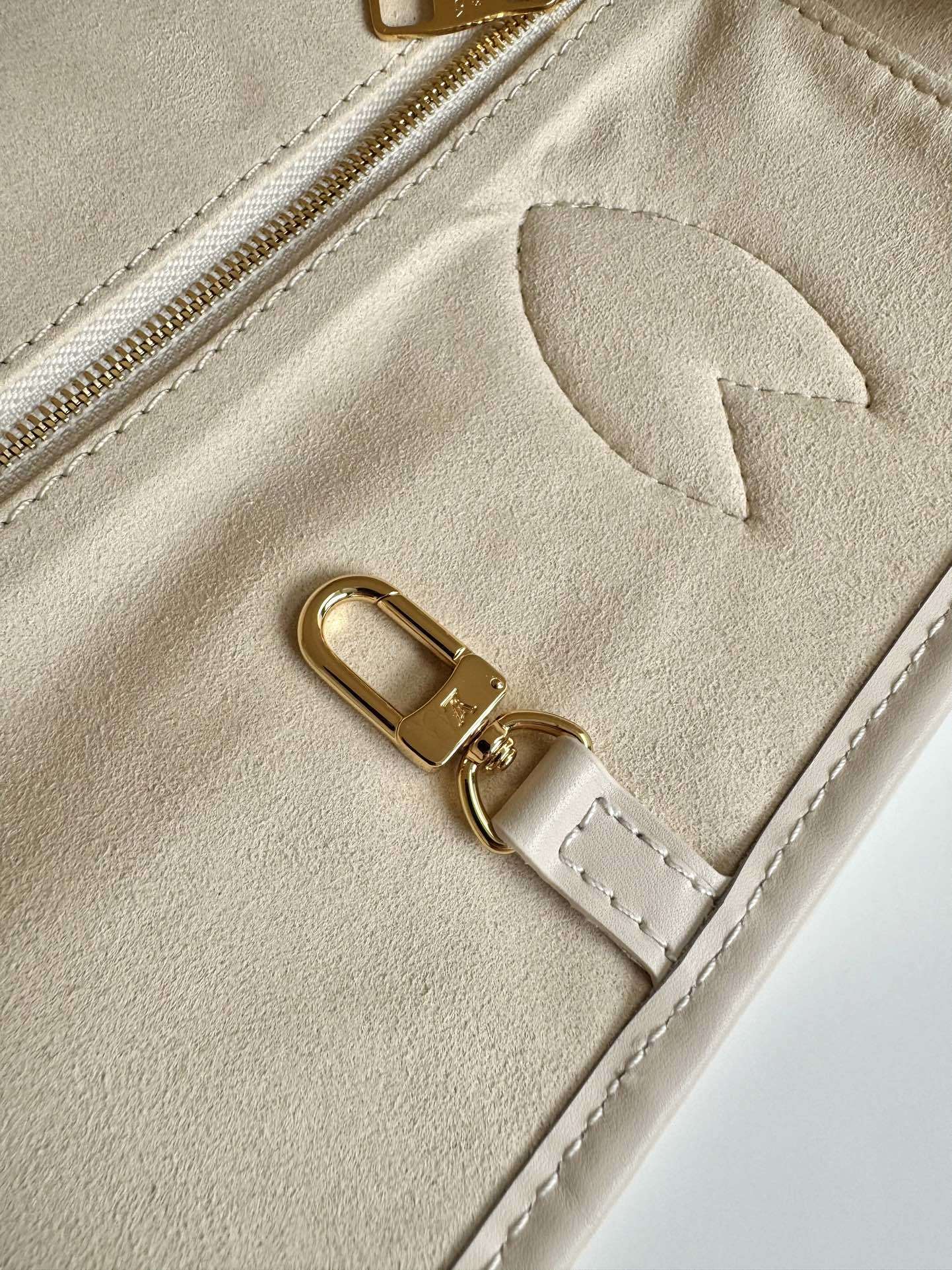 Designer Monogram Neverfull Gradient Red MM Shopper Bag - Gorchic - $124.99