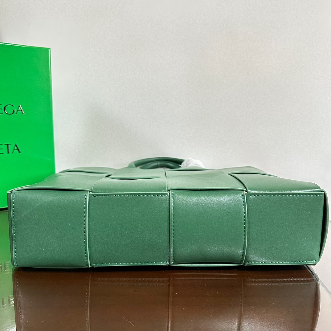 BV Medium Arco Leather Tote Bag- Green - Bag - Gorchic - $180.99