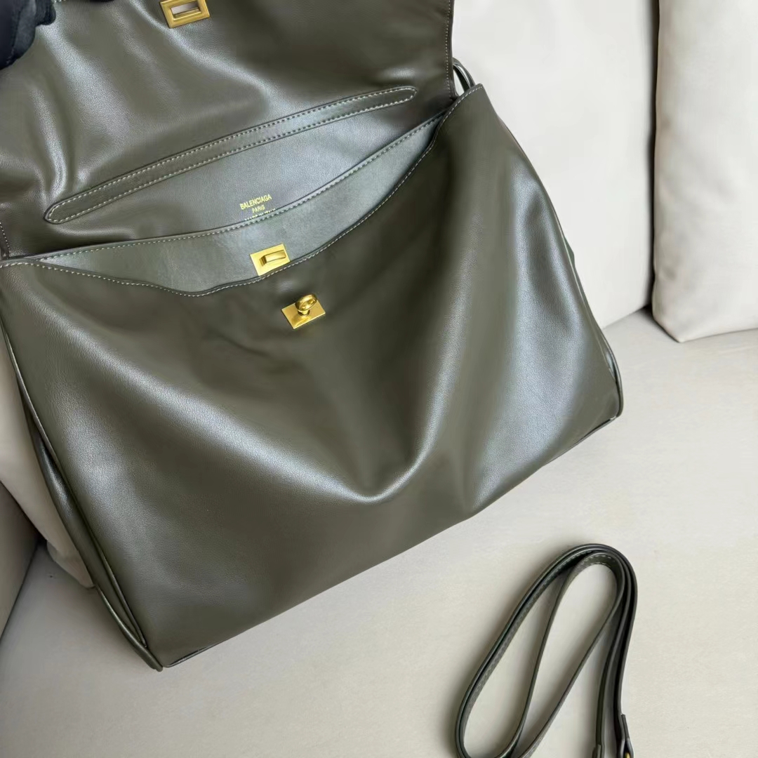 Hourglass iconic Rodeo leather shoulder bag in green and aged-golden hardware Multiple Size - Bag - Gorchic - $169.99