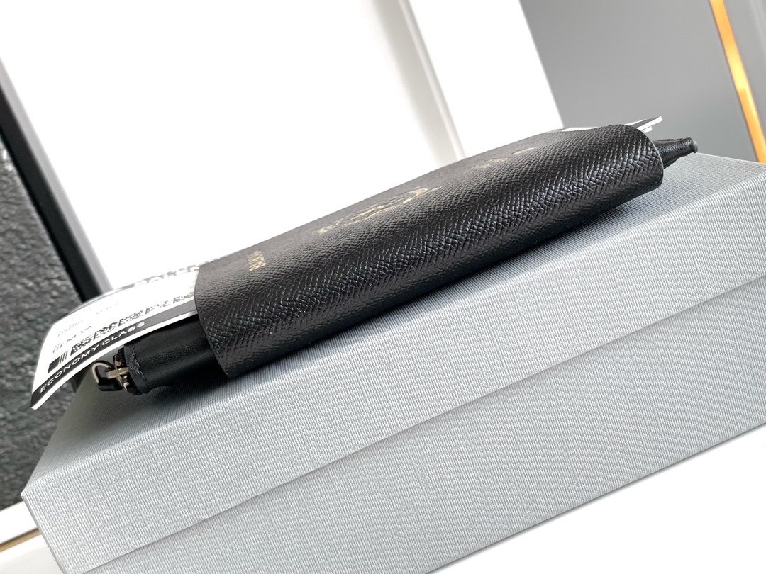 Hourglass iconic Men's Black Passport Long Wallet 1 Ticket - Bag - Gorchic - $139.99