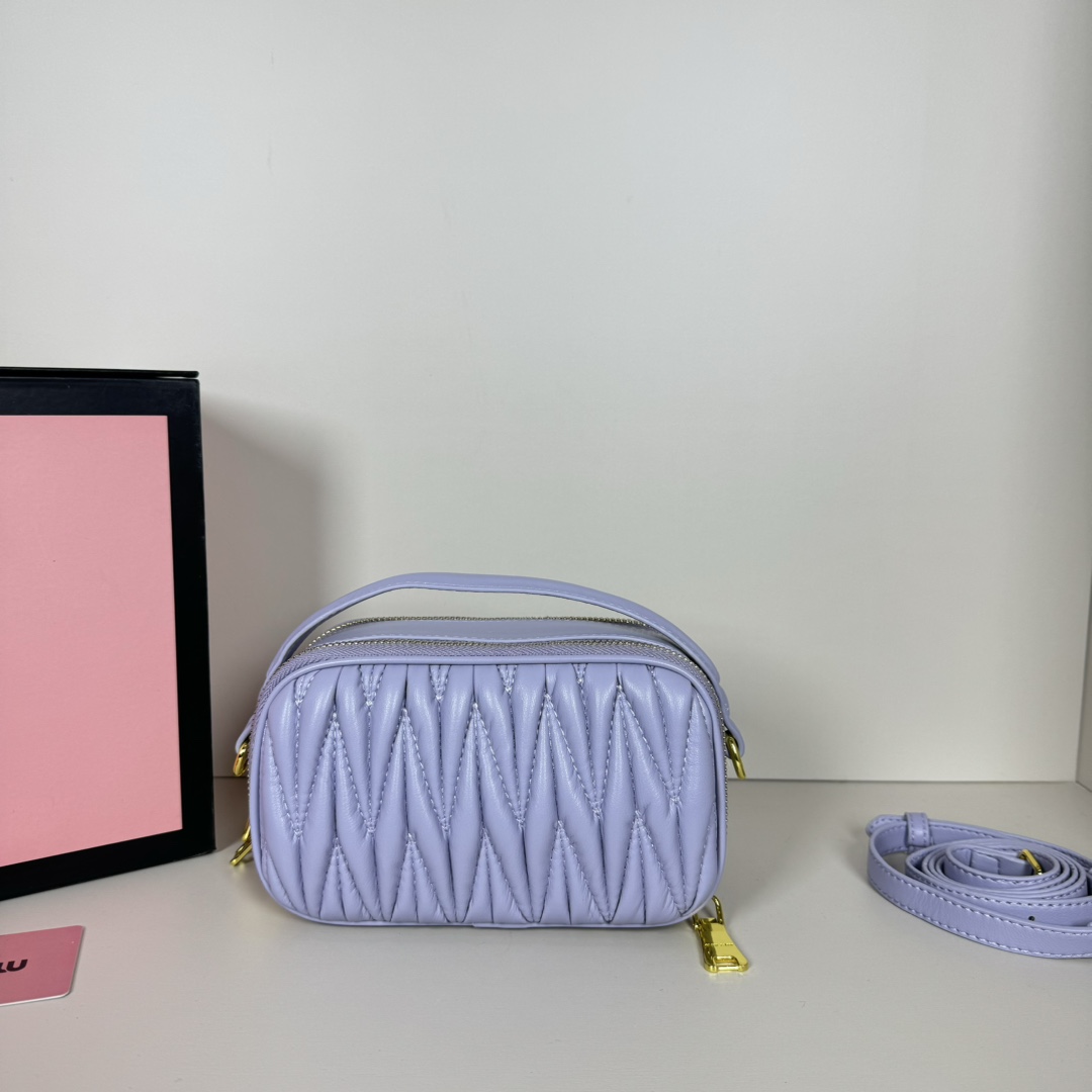 v Logo Patch Zipped Clutch Bag - Gorchic - $100.99