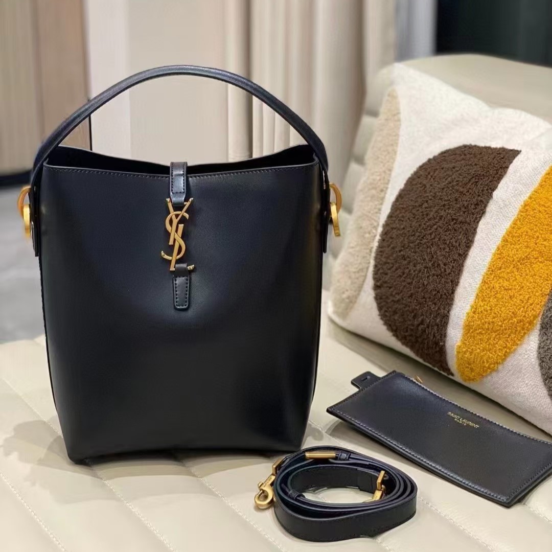 Lady Designer Le 37 Large Bag in Shiny Leather - Gorchic - $154.99