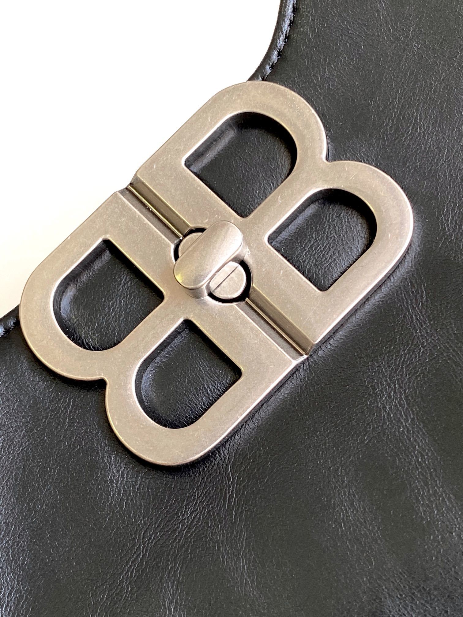 Hourglass iconic Sac Hobo Bb Soft Petit Modèle pour Femme en Noir Black - Bag - Gorchic - $149.99