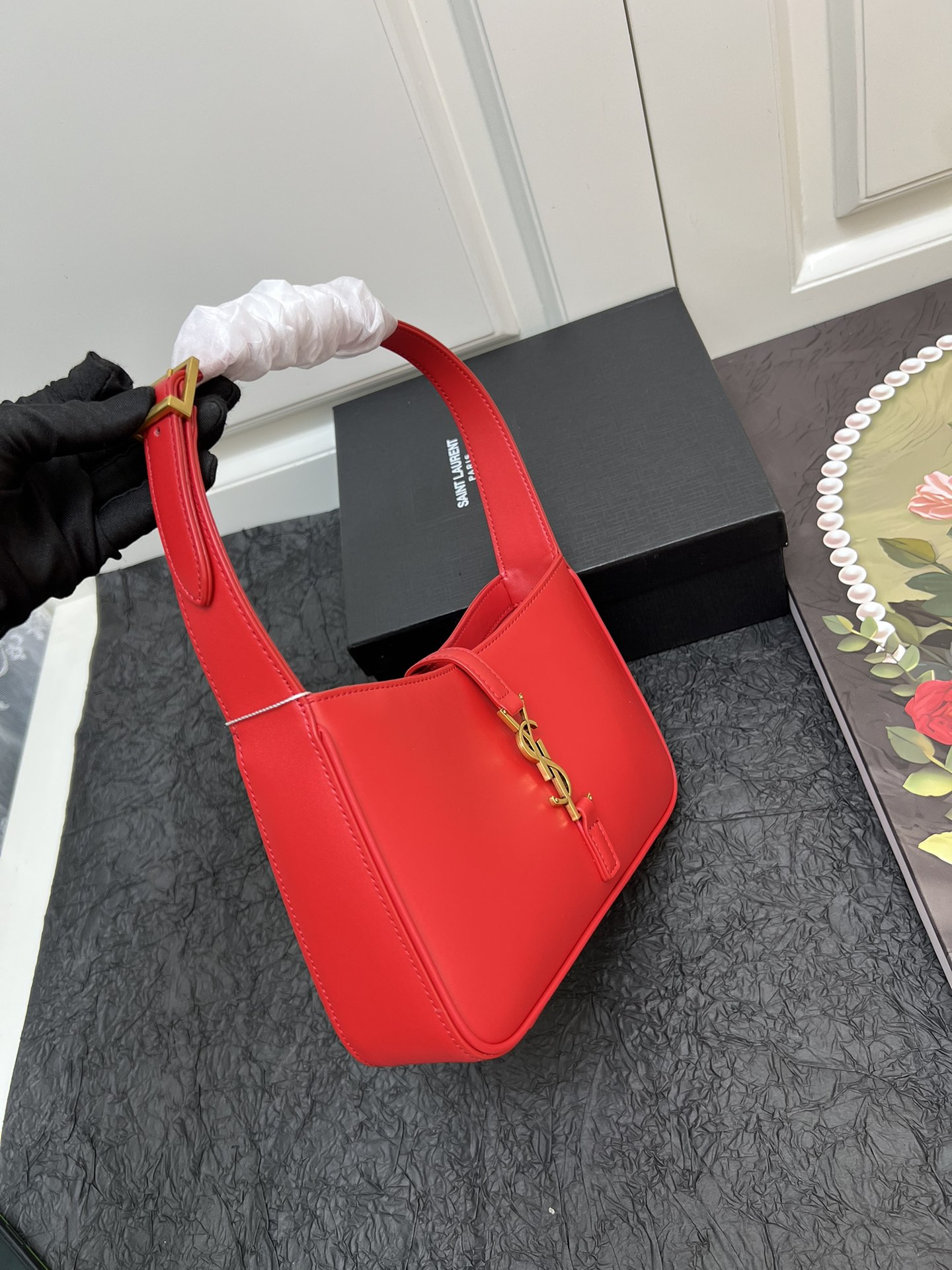 Lady Designer Fashion Le 5 à 7 hobo bag - Red Plain Bag - Gorchic - $110.99