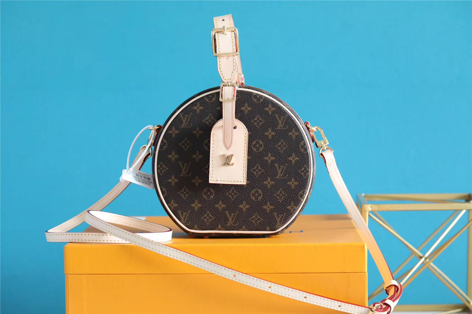 Designer Monogram Boite Chapeau Souple MM Bag - Gorchic - $214.99