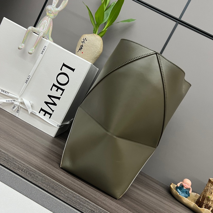 Puzzle iconic Puzzle Fold Tote in shiny calfskin Medium Green - Bag - Gorchic - $117.99