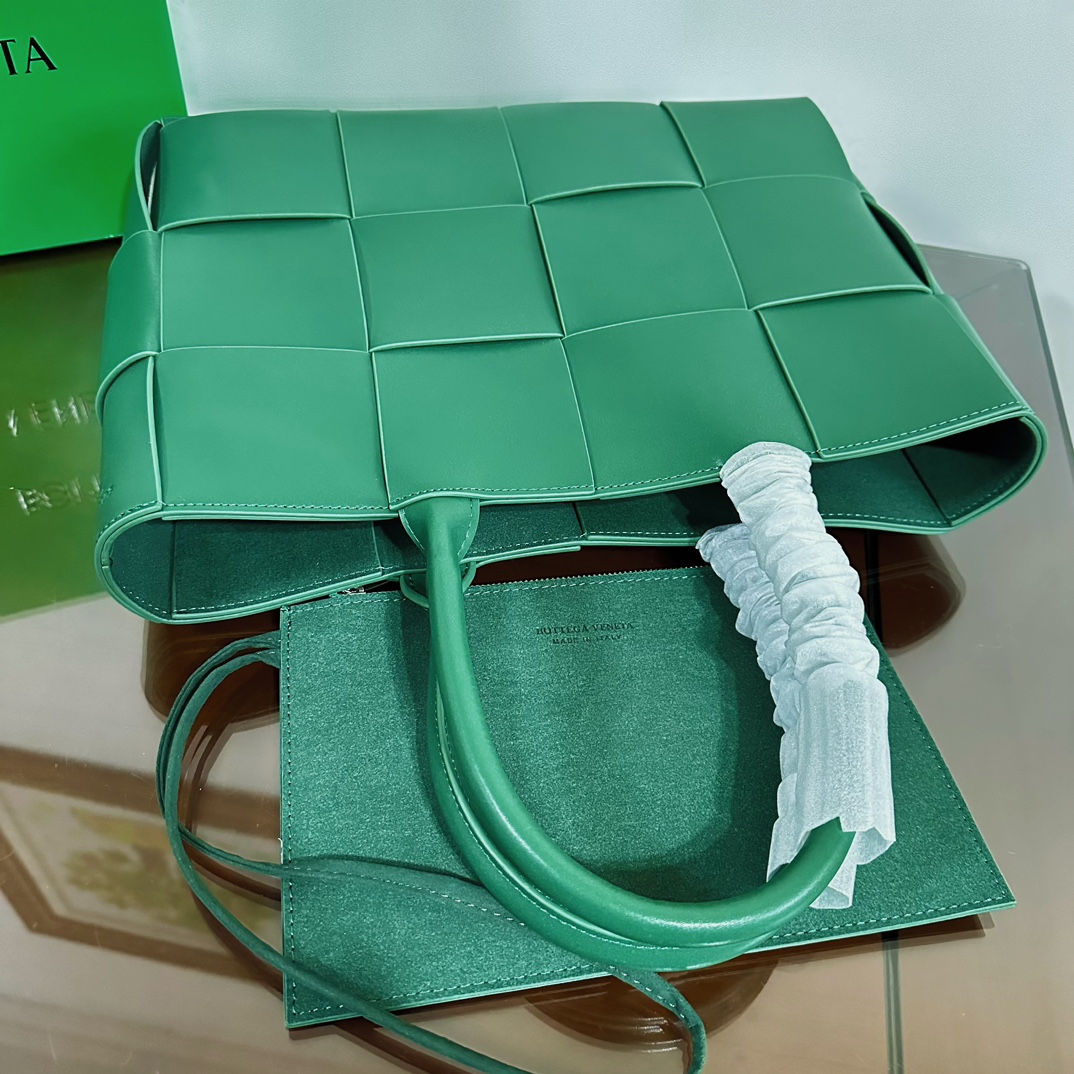 BV Medium Arco Leather Tote Bag- Green - Bag - Gorchic - $180.99