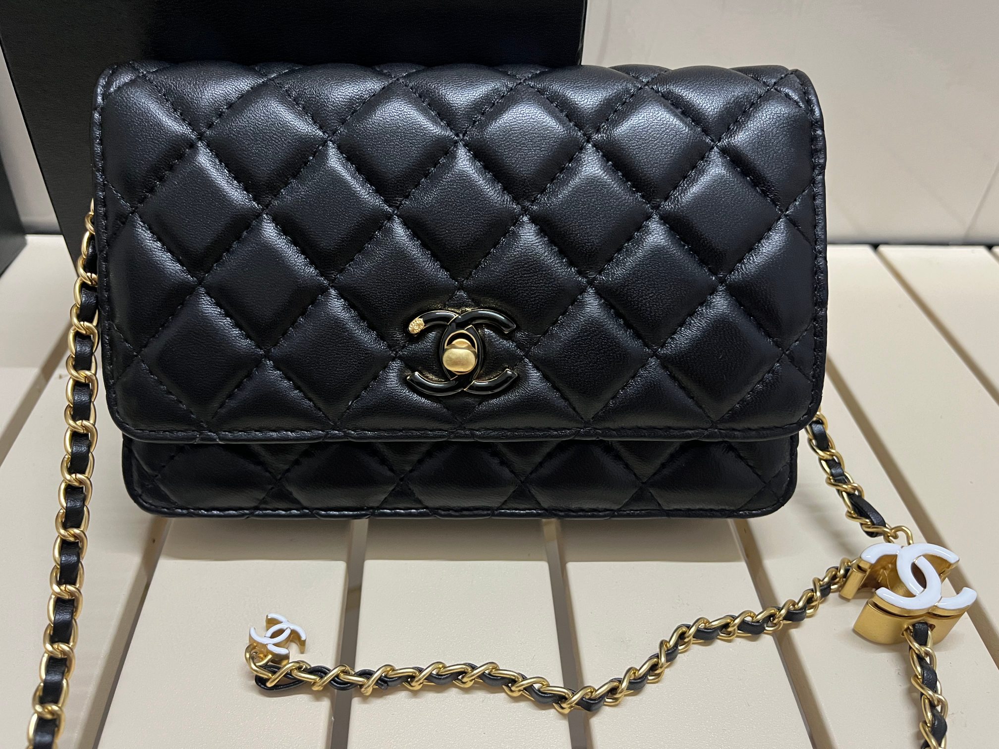 CC Inspired Pearl Crush Wallet On Chain-Black - Bag - Gorchic - $131.99