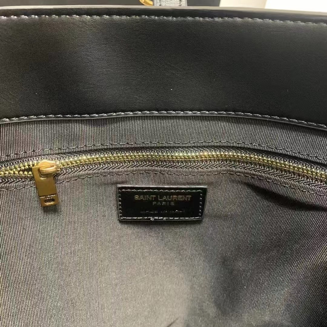 Lady Designer Le 37 Large Bag in Shiny Leather - Gorchic - $154.99