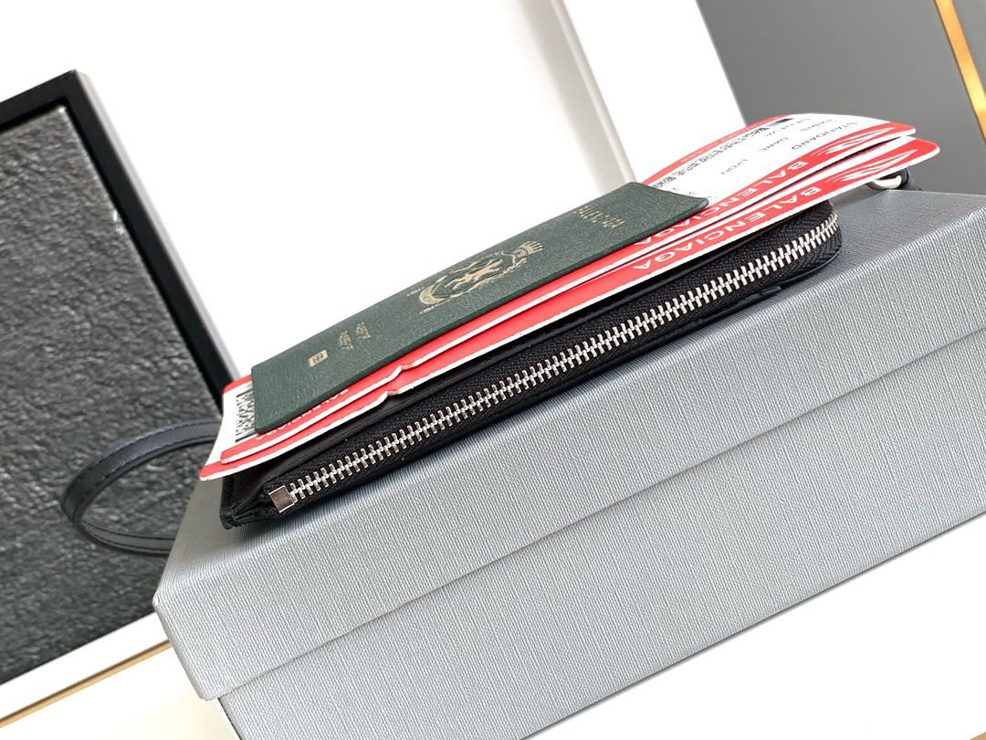 Hourglass iconic Men's Light Green Passport Long Wallet 1 Ticket - Bag - Gorchic - $139.99