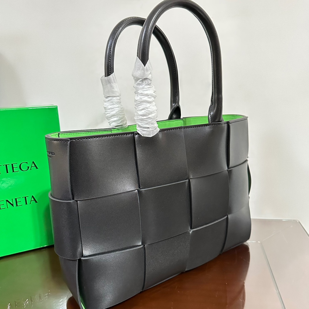 BV Medium Arco Leather Tote Bag- Black And Green - Bag - Gorchic - $180.99