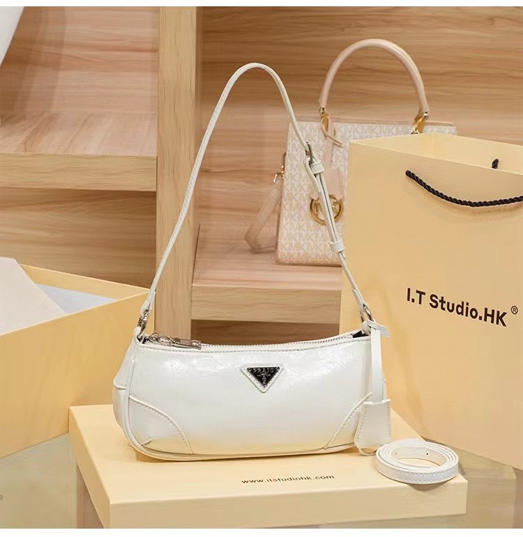 Saffiano texture Re-Edition 2002 medium leather shoulder bag - White - Bag - Gorchic - $135.99