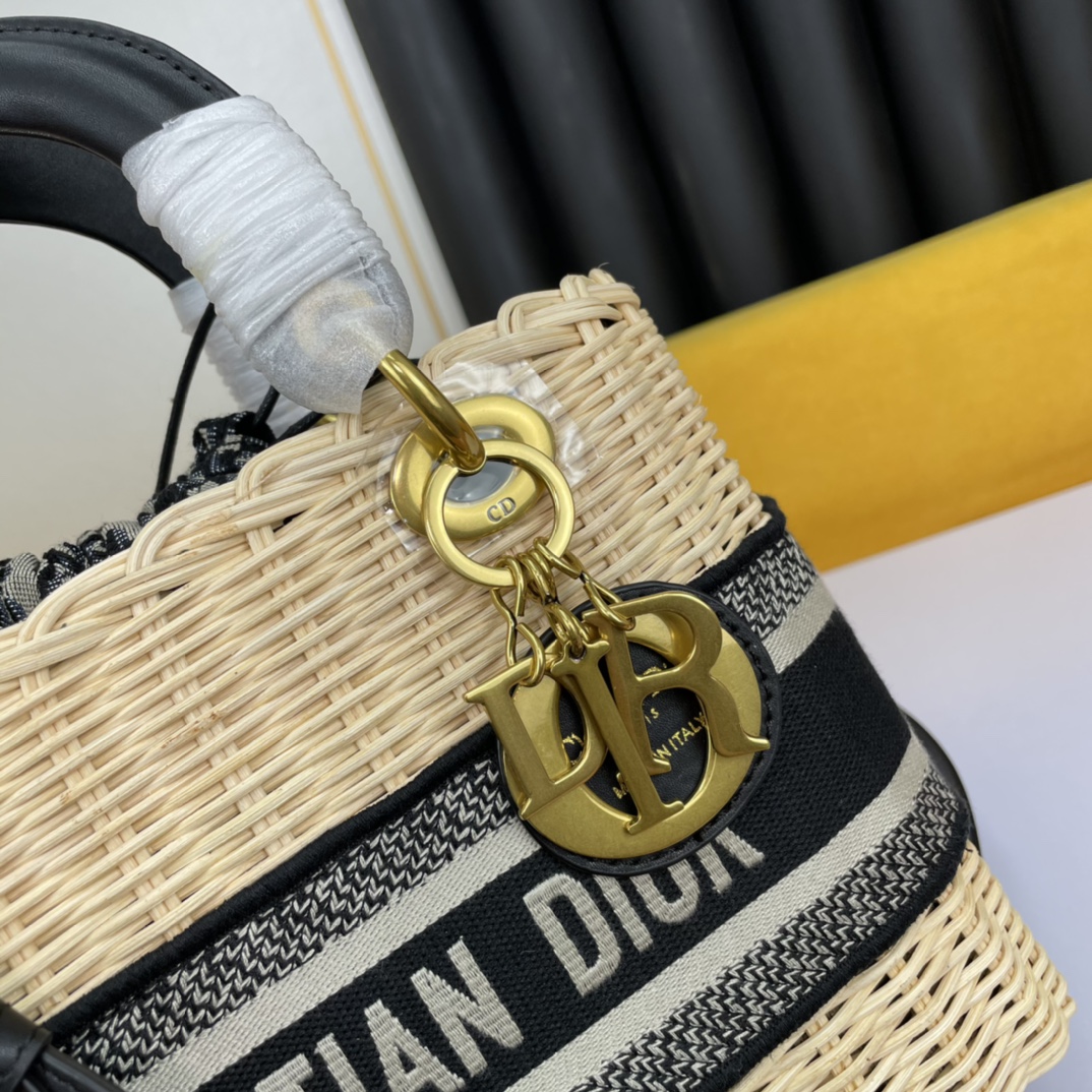 D Inspired The LADY D-LITE Bag - Gorchic - $196.99