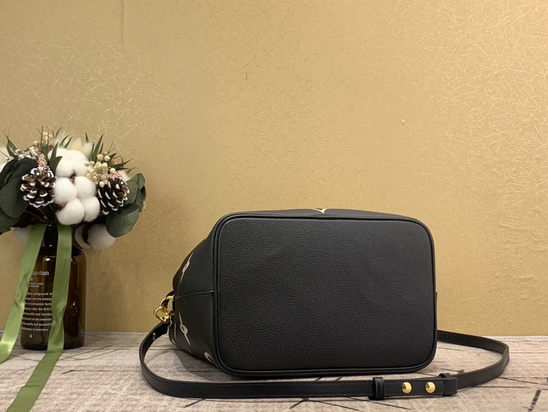 Designer Monogram  NeoNoe MM Bucket Bag - Gorchic - $121.99