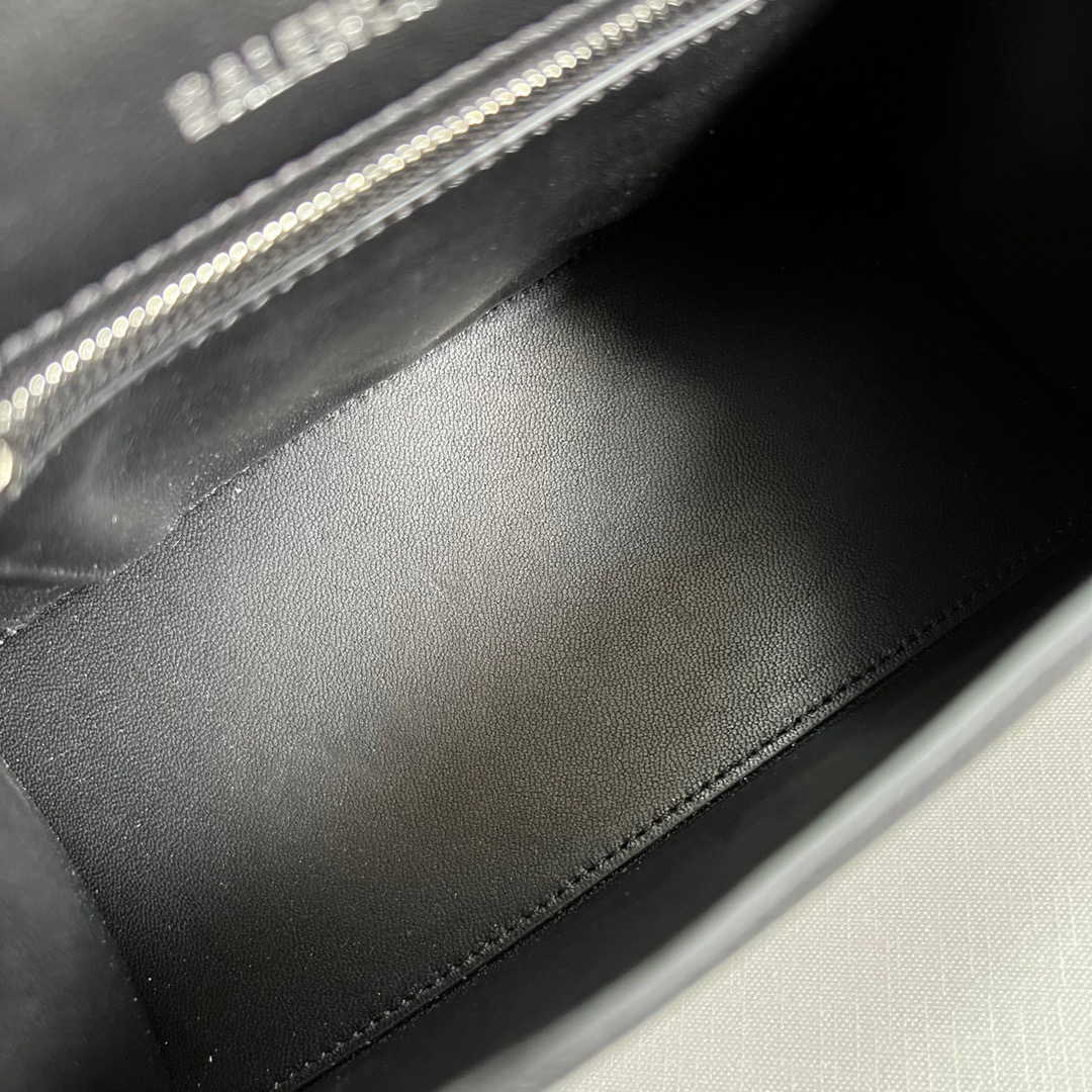 Hourglass iconic HOURGLASS HANDBAG - Bag - Gorchic - $141.99