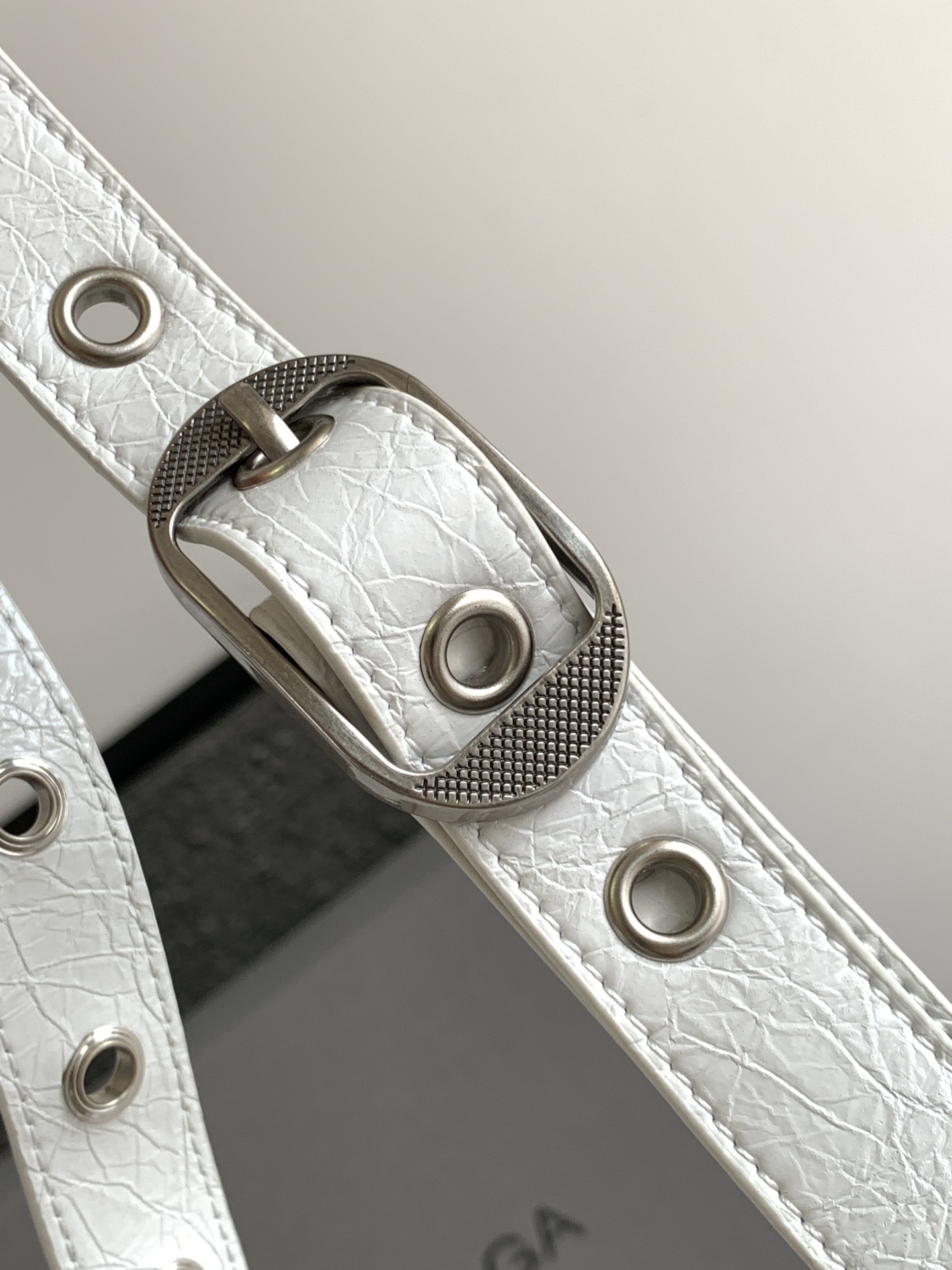 Hourglass iconic Crossbody Belt White Bag - Gorchic - $178.99