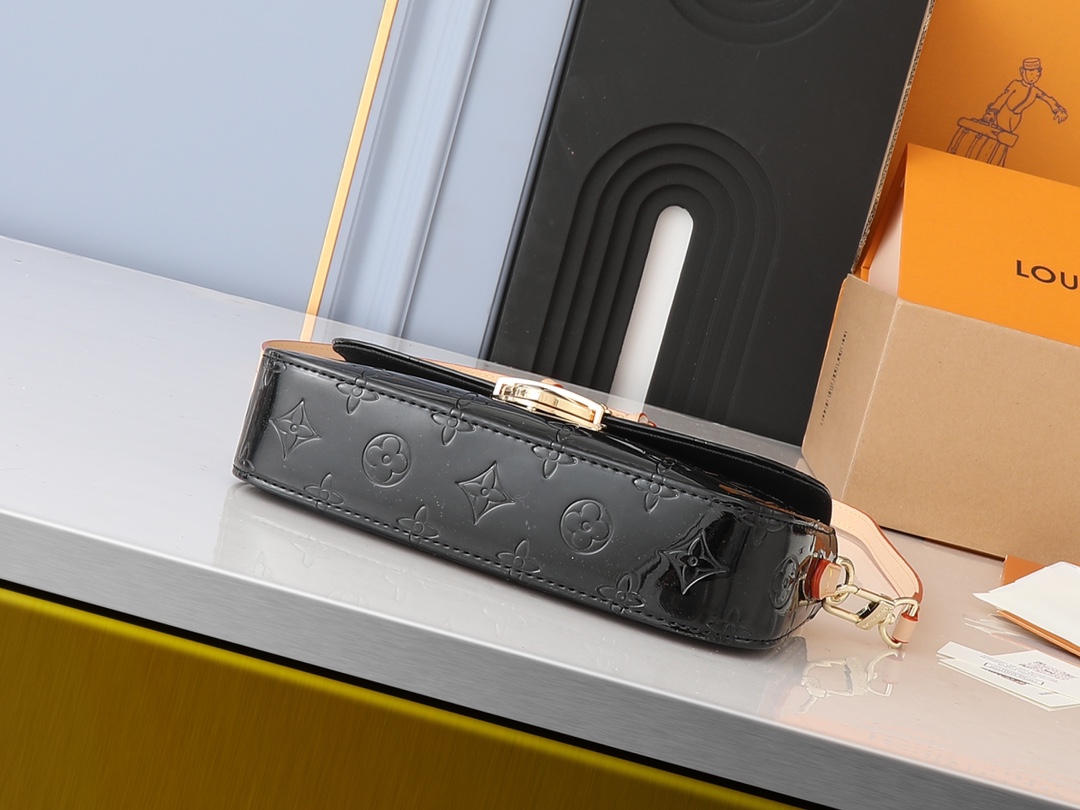 Designer Monogram Malibu Pochette Black - Bag - Gorchic - $121.99