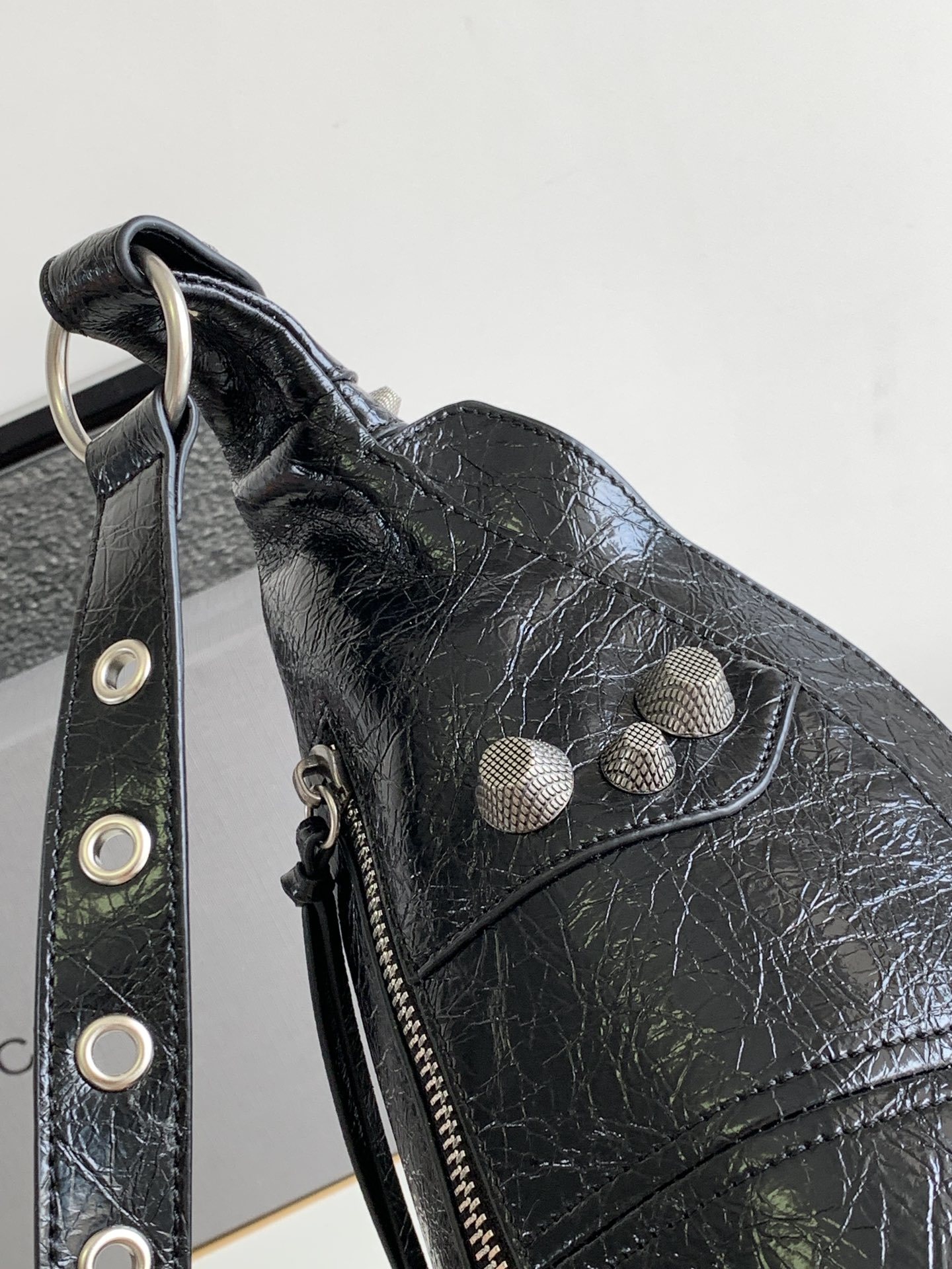 Hourglass iconic Crossbody Belt Black Bag - Gorchic - $178.99