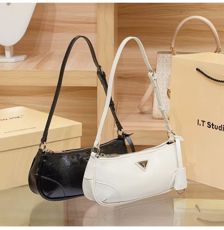 Saffiano texture Re-Edition 2002 medium leather shoulder bag - White - Bag - Gorchic - $135.99