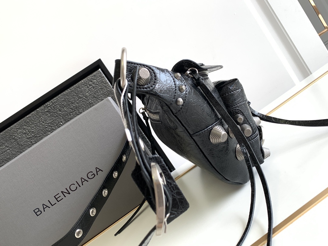 Hourglass iconic Crossbody Belt Black Bag - Gorchic - $178.99