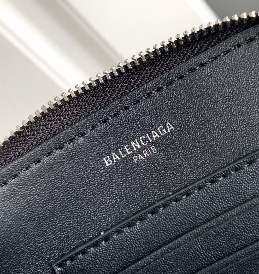 Hourglass iconic Men's Light Green Passport Long Wallet 1 Ticket - Bag - Gorchic - $139.99