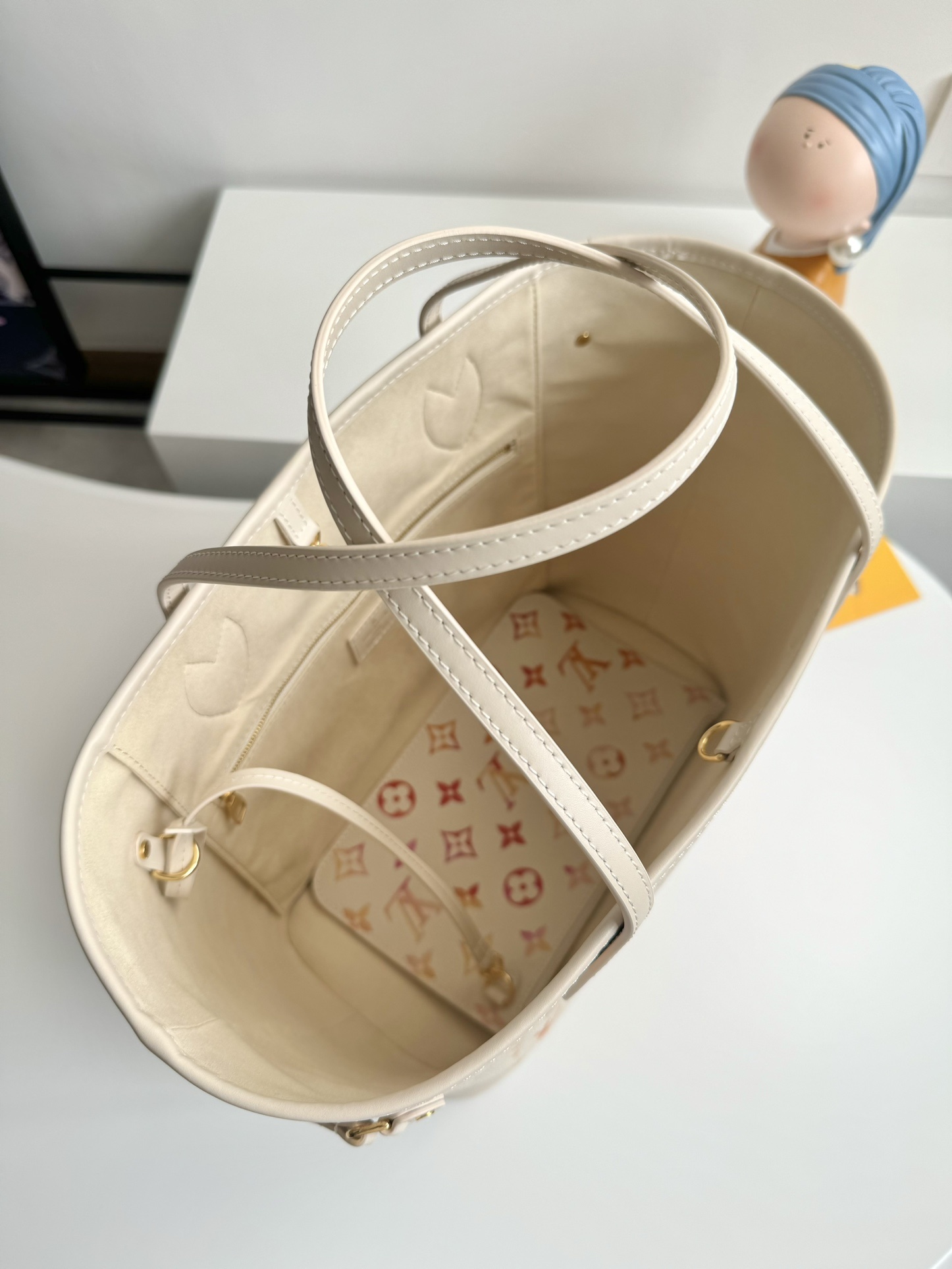 Designer Monogram Neverfull Gradient Red MM Shopper Bag - Gorchic - $124.99