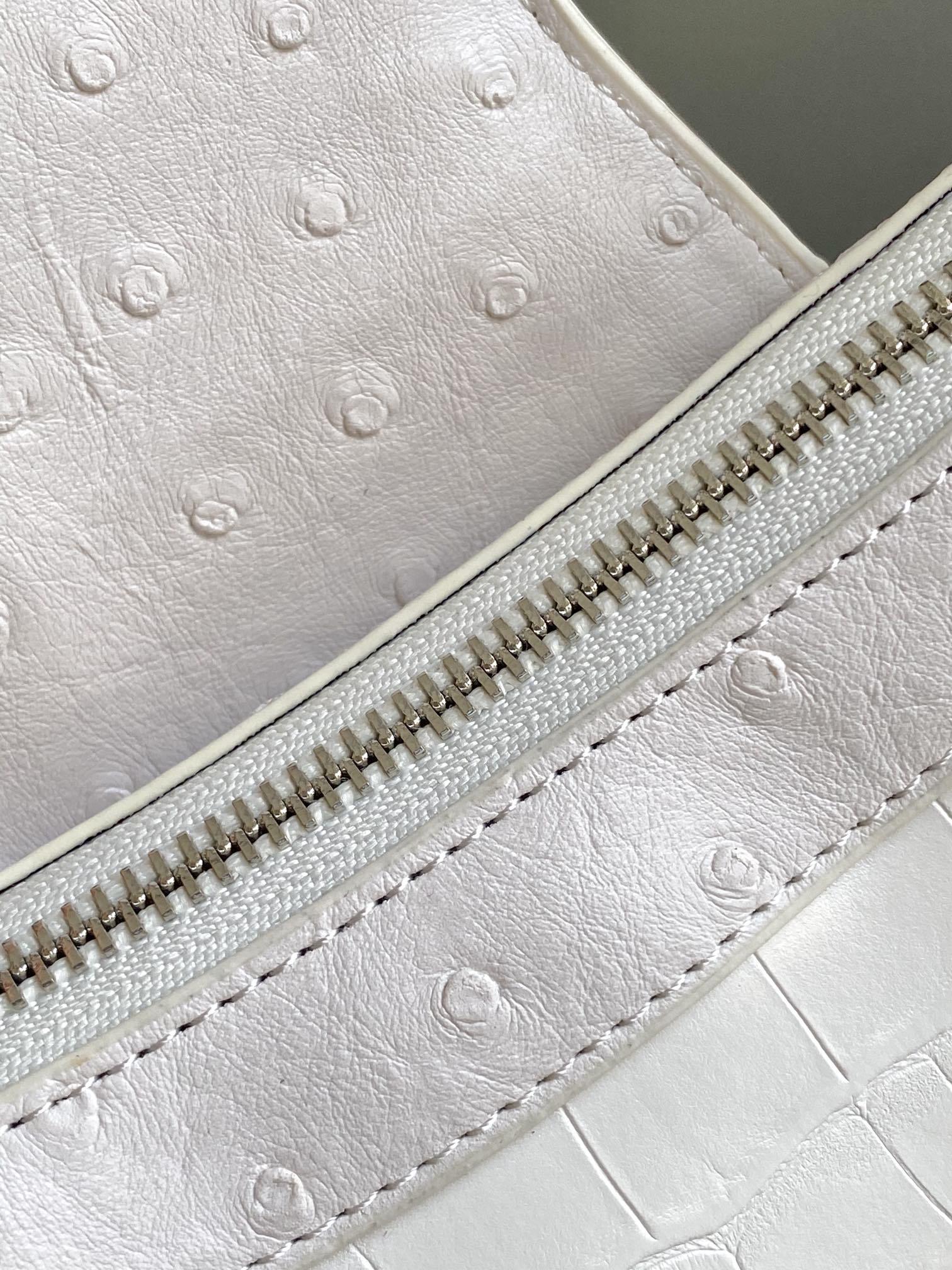 Hourglass iconic Essex small shoulder bag White Jacquard - Bag - Gorchic - $149.99