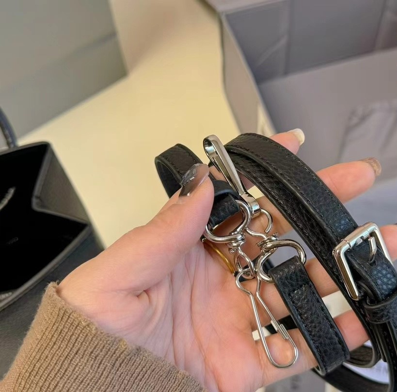 Hourglass iconic tote bag - Gorchic - $139.99