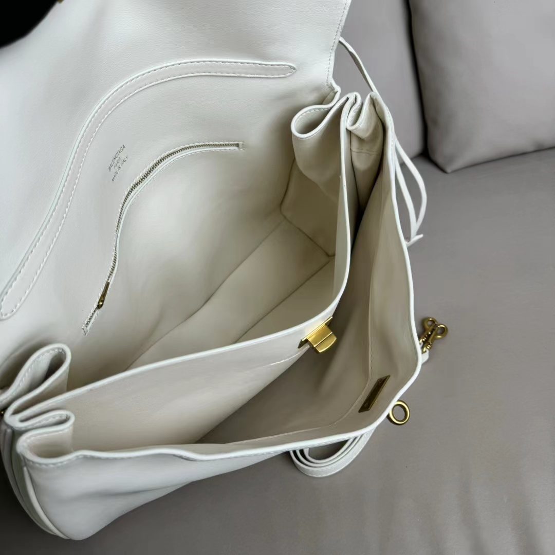 Hourglass iconic Rodeo leather shoulder bag in green and aged-golden hardware Multiple Size - Bag - Gorchic - $169.99