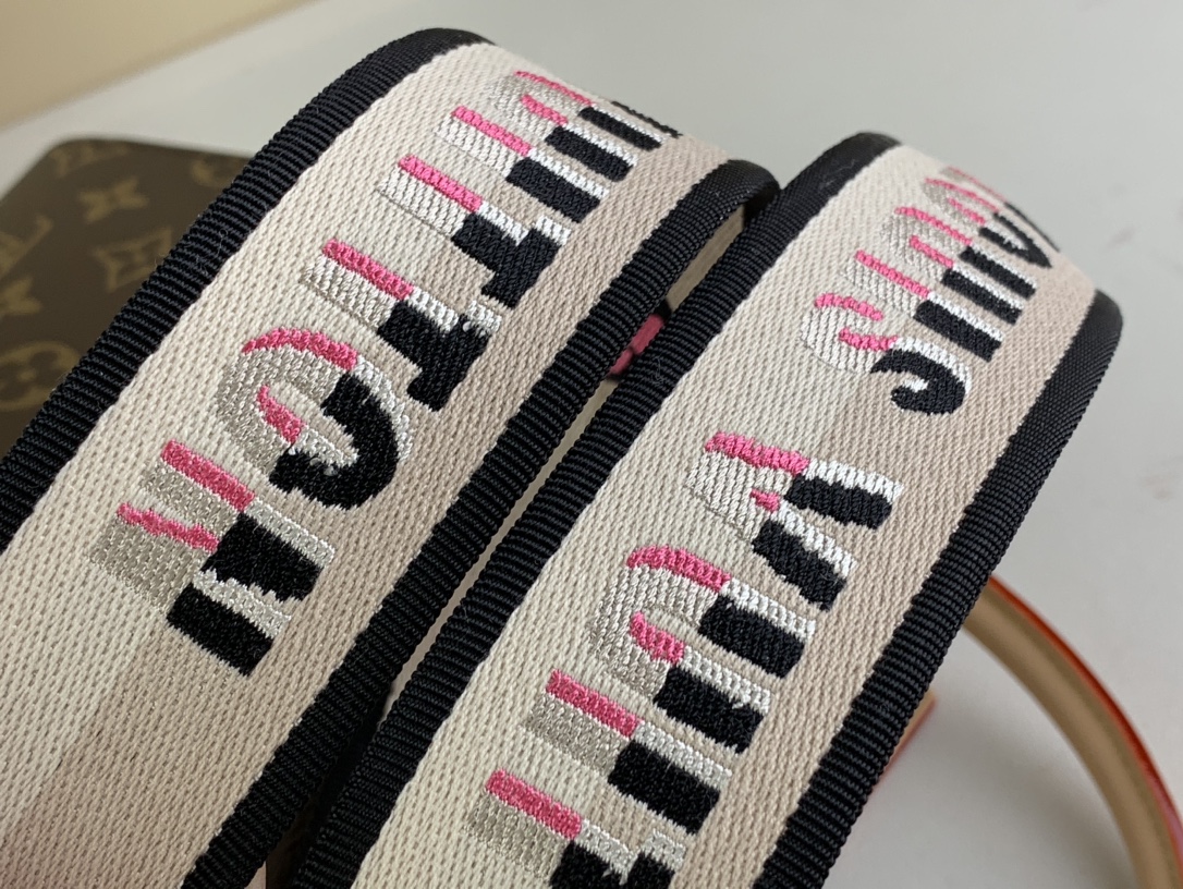 Designer Monogram Cluny BB Monogram Canvas Tote Bag - Gorchic - $132.99