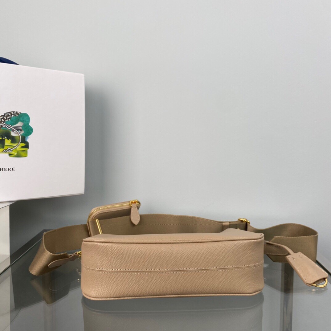 Saffiano texture Re-Edition 2005 Saffiano Leather Bag - Gorchic - $103.99