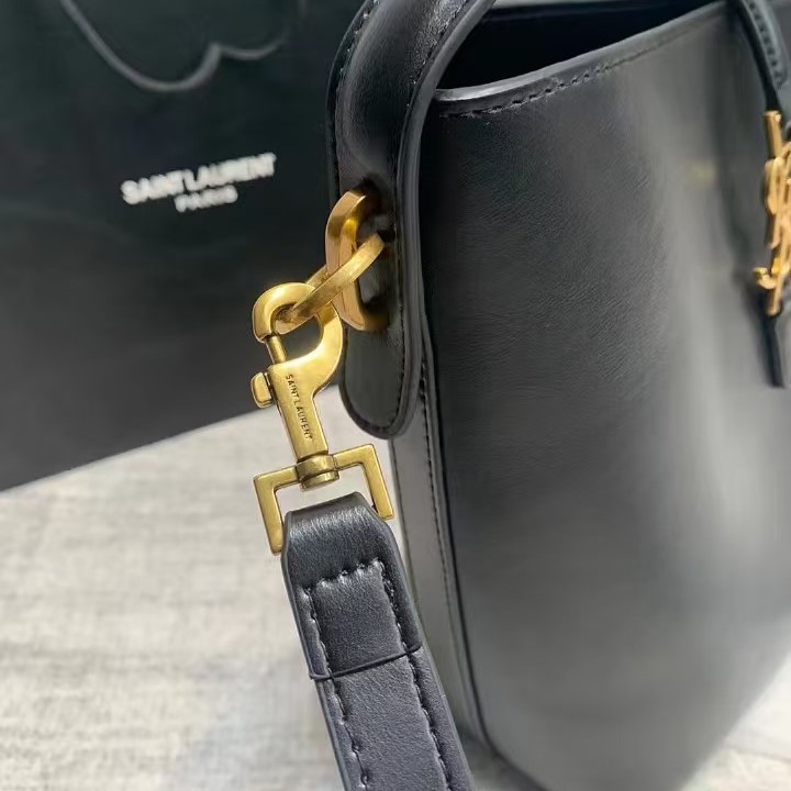 Lady Designer Le 37 Large Bag in Shiny Leather - Gorchic - $154.99