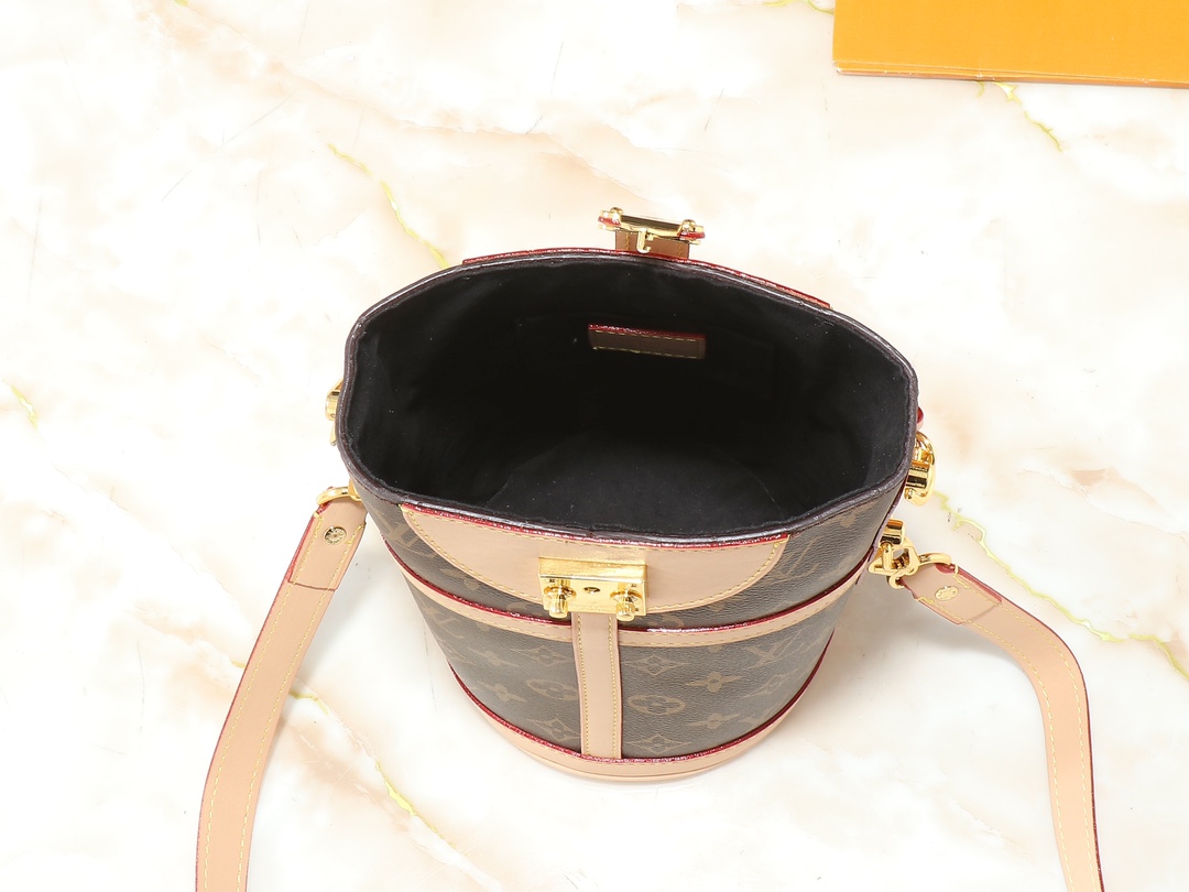 Designer Monogram Monogram Duffle Bag - Gorchic - $117.99