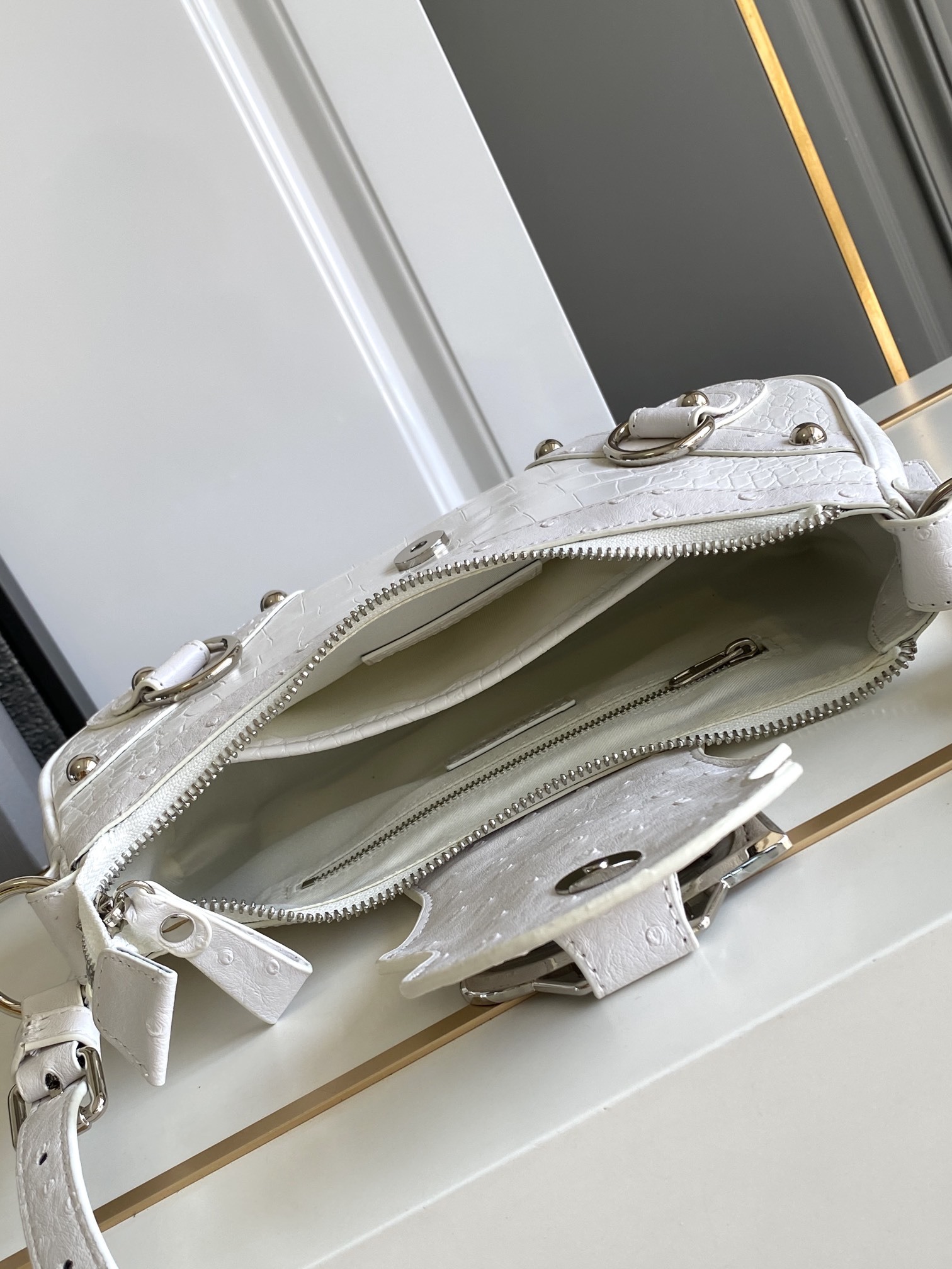 Hourglass iconic Essex small shoulder bag White Jacquard - Bag - Gorchic - $149.99