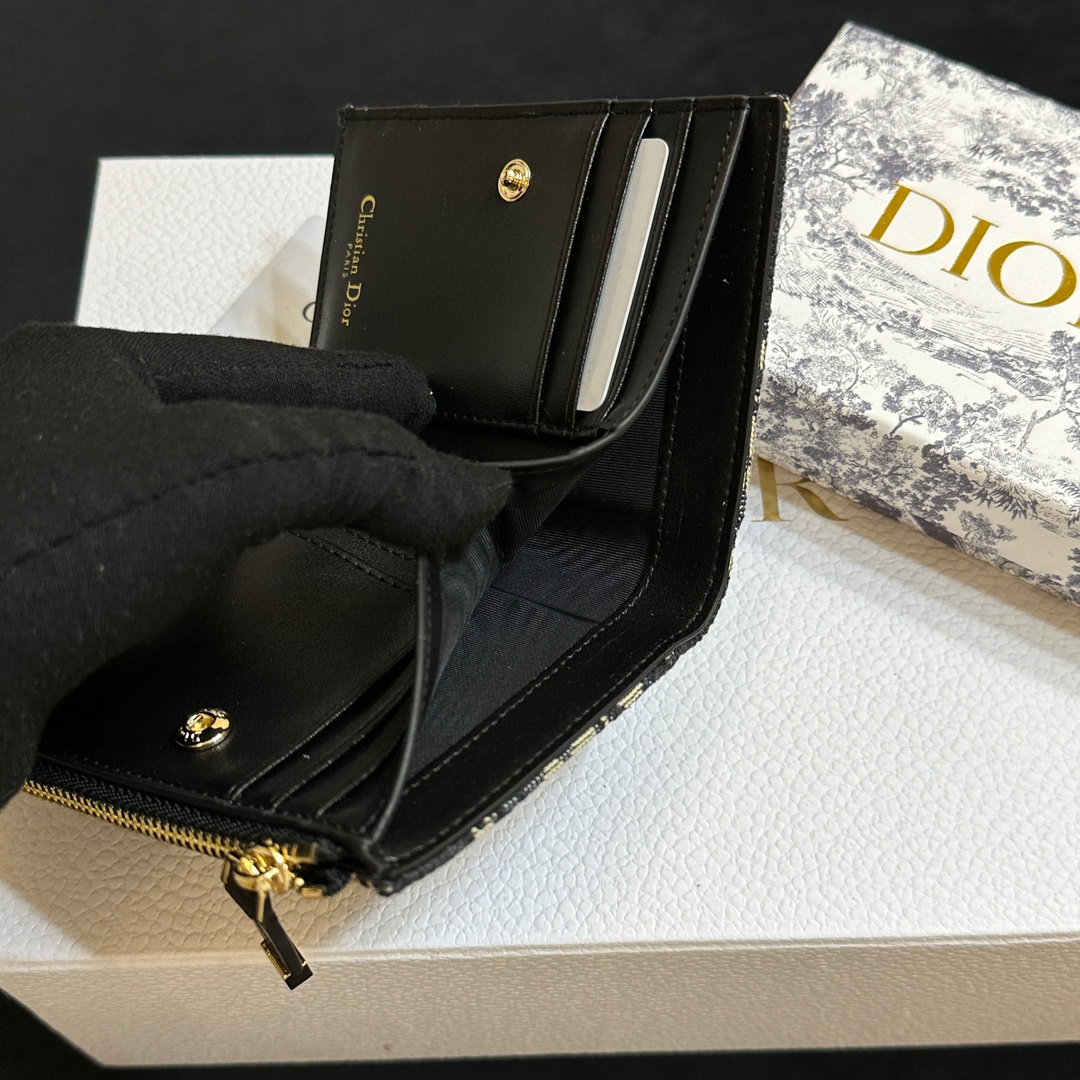 D Inspired Caro Dahlia Wallet -old-fashioned Wallet - Gorchic - $55.99