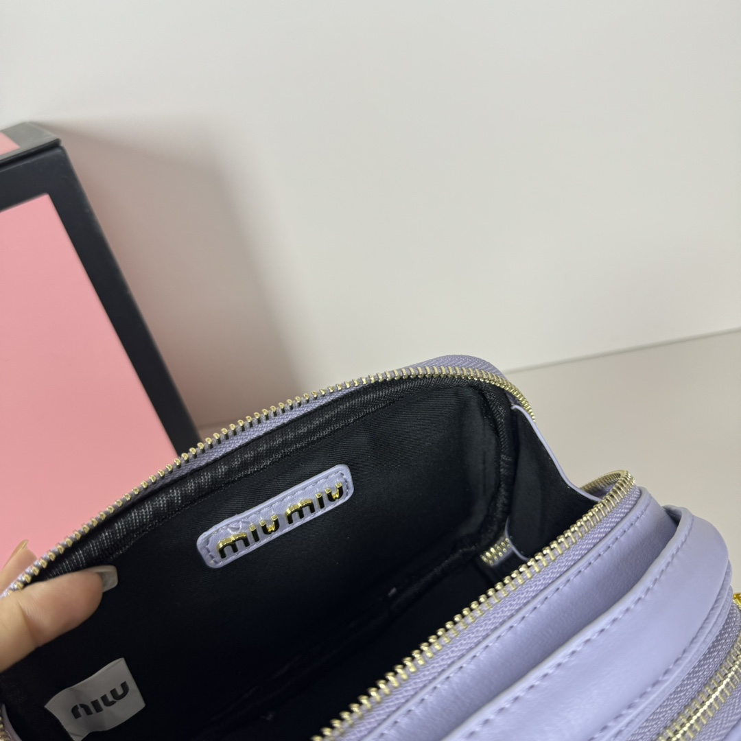 v Logo Patch Zipped Clutch Bag - Gorchic - $100.99