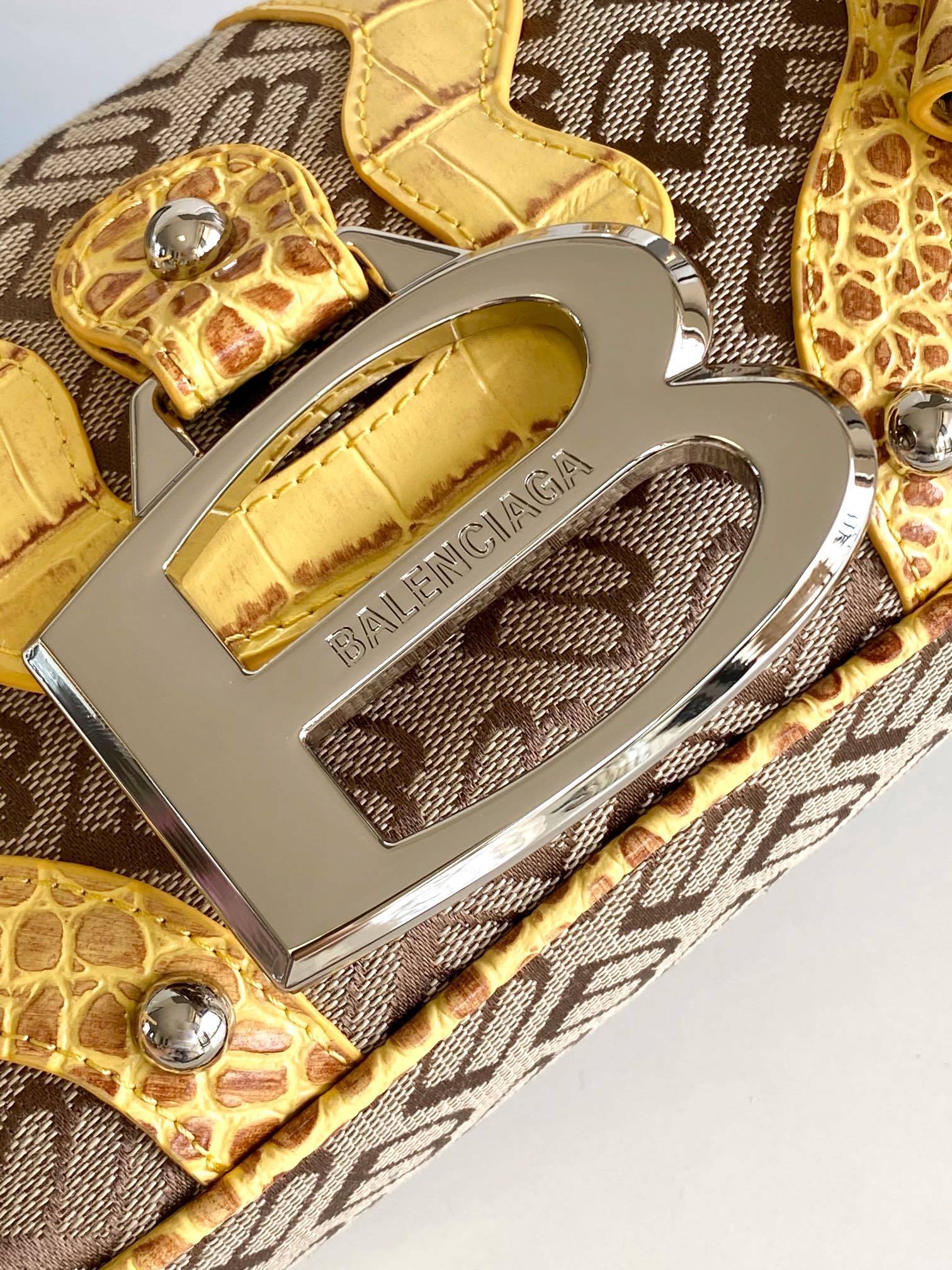 Hourglass iconic Essex small shoulder bag Gold Jacquard - Bag - Gorchic - $149.99