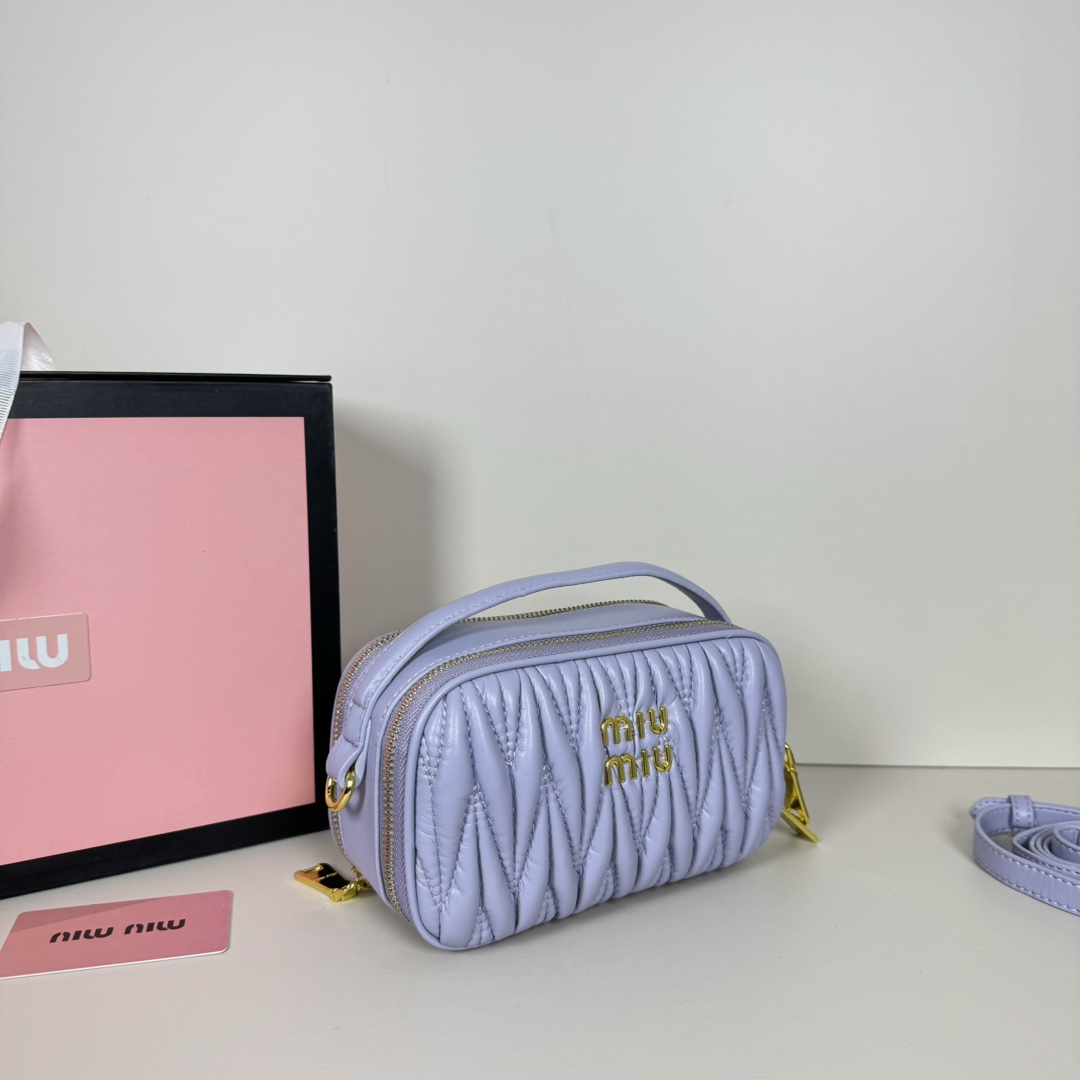 v Logo Patch Zipped Clutch Bag - Gorchic - $100.99