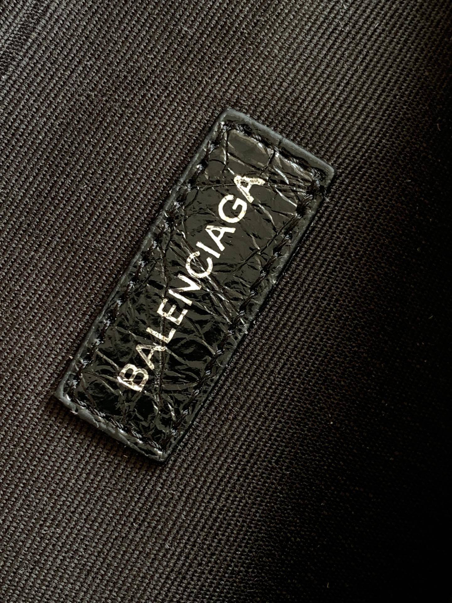 Hourglass iconic Crossbody Belt Black Bag - Gorchic - $178.99