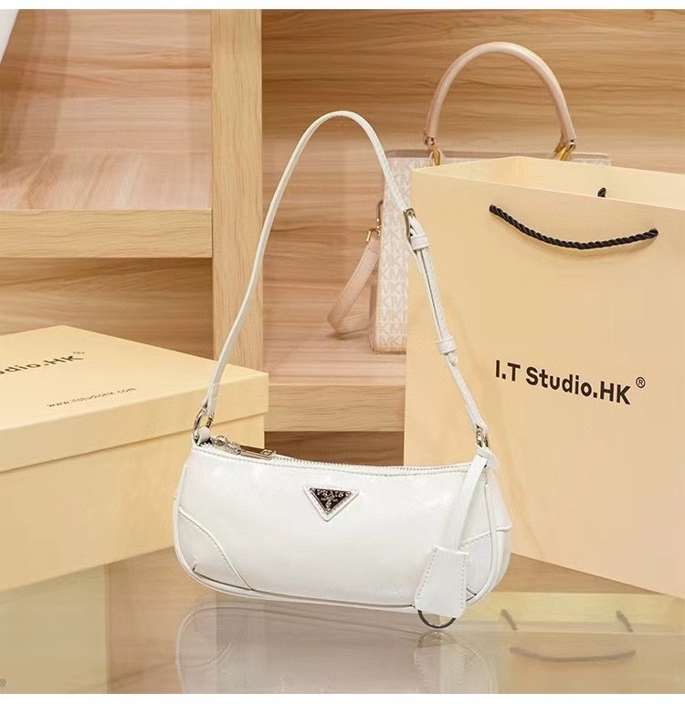 Saffiano texture Re-Edition 2002 medium leather shoulder bag - White - Bag - Gorchic - $135.99