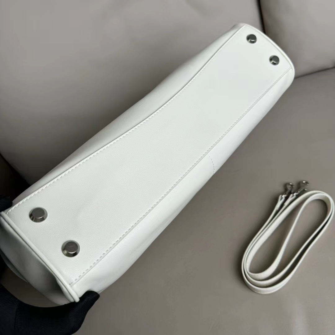 Hourglass iconic Rodeo leather shoulder bag in green and aged-sliver hardware Multiple Size - Bag - Gorchic - $169.99