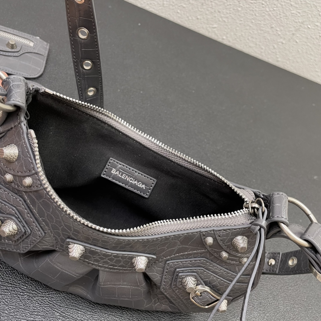 Hourglass iconic Le Cagole XS shoulder bag - Gorchic - $157.99